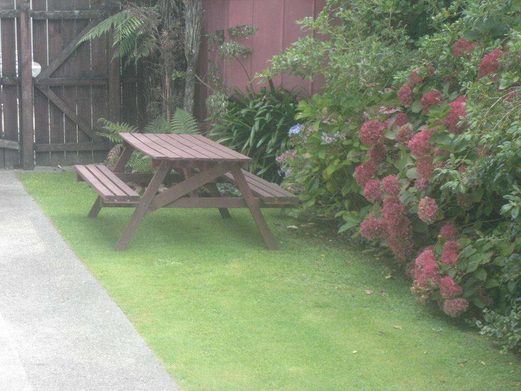 Buller Court On Palmerston Westport Exterior foto